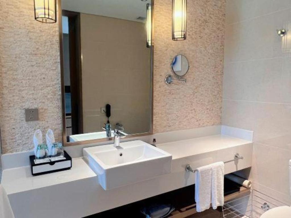 Narada Resort Hotel Sanya Pleasant Bay Exterior photo